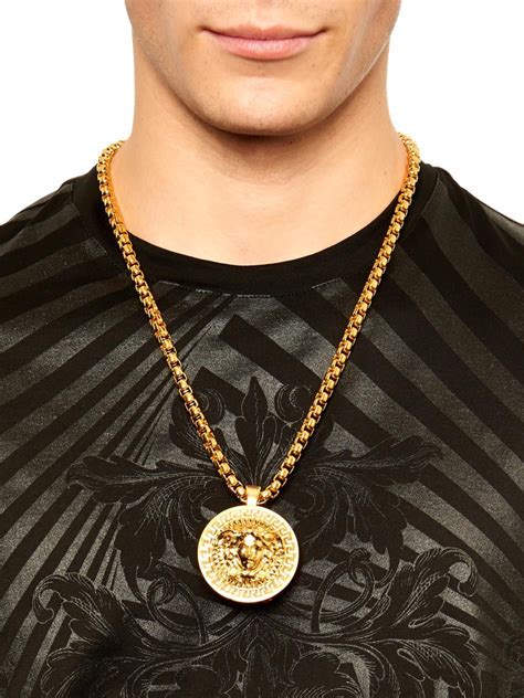 versace men's necklaces.